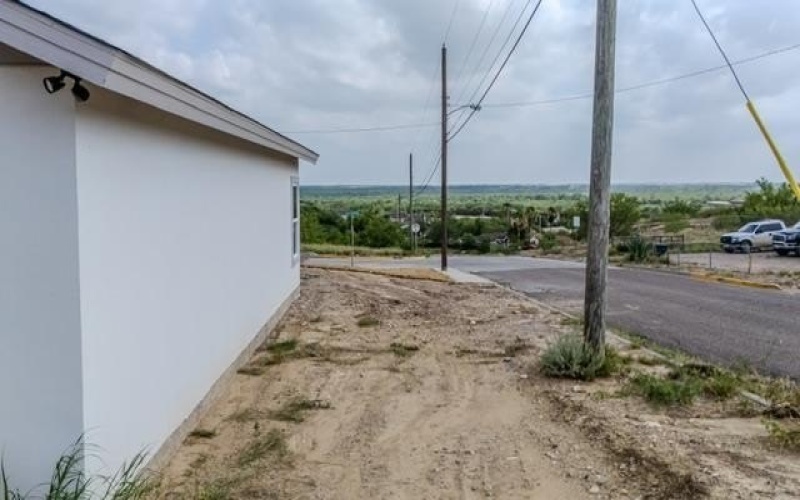 2193 Calle Coyunda, Eagle Pass, TX 78852, 3 Bedrooms Bedrooms, ,2 BathroomsBathrooms,Residential,For Sale,2193 Calle Coyunda,0,81890