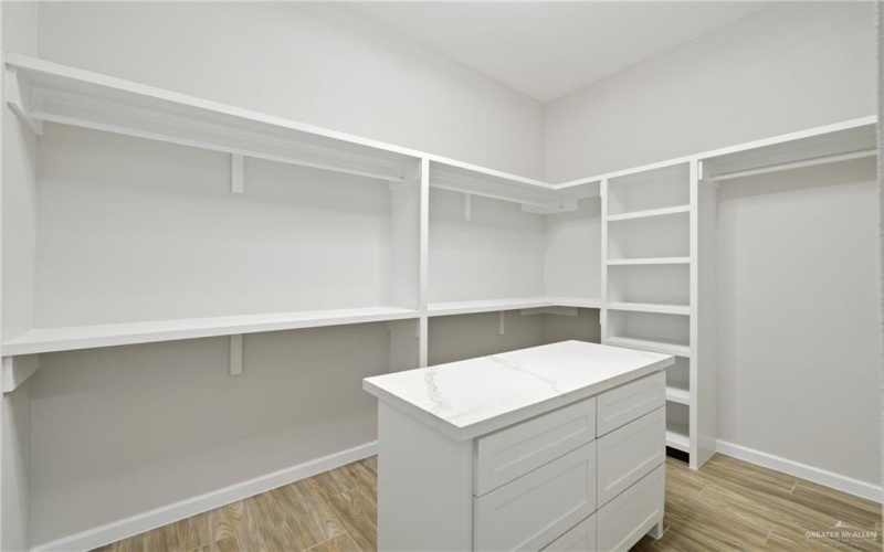 701 Grayson Avenue, McAllen, TX 78504, 4 Habitaciones Habitaciones , ,2 BañosBaños,Residential,En Venta,701 Grayson Avenue,0,488115