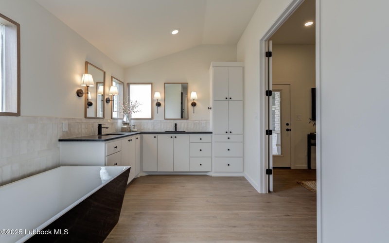 3617 127th Street, Lubbock, TX 79423, 4 Habitaciones Habitaciones , ,3 BañosBaños,Residential,En Venta,3617 127th Street,0,202563633