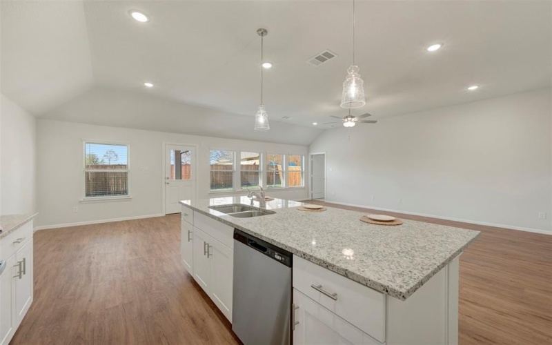 7717 Moosewood Drive, Fort Worth, TX 76131, 4 Habitaciones Habitaciones , ,3 BañosBaños,Residential,En Venta,7717 Moosewood Drive,0,21115282