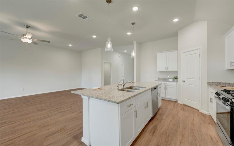 7717 Moosewood Drive, Fort Worth, TX 76131, 4 Habitaciones Habitaciones , ,3 BañosBaños,Residential,En Venta,7717 Moosewood Drive,0,21115282