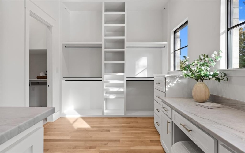 9917 Parkford Drive, Dallas, TX 75238, 5 Habitaciones Habitaciones , ,6 BañosBaños,Residential,En Venta,9917 Parkford Drive,0,21122243