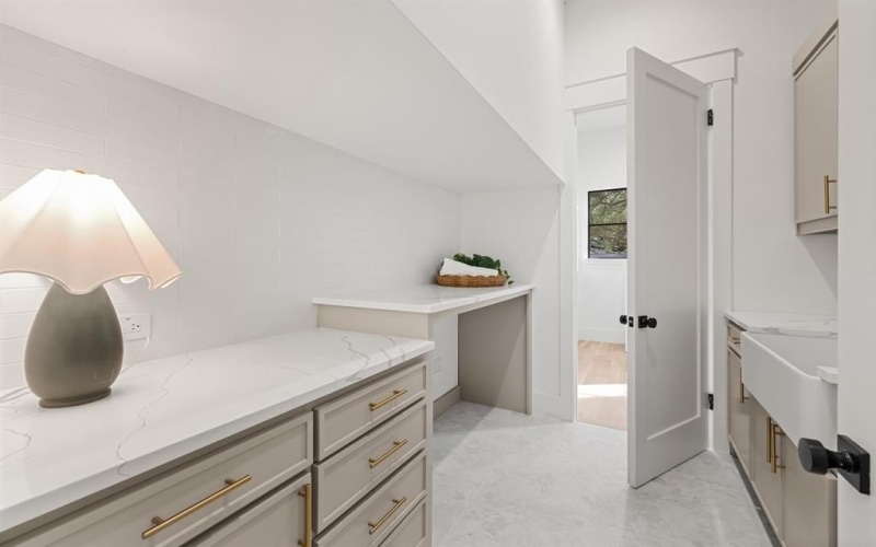 9917 Parkford Drive, Dallas, TX 75238, 5 Habitaciones Habitaciones , ,6 BañosBaños,Residential,En Venta,9917 Parkford Drive,0,21122243