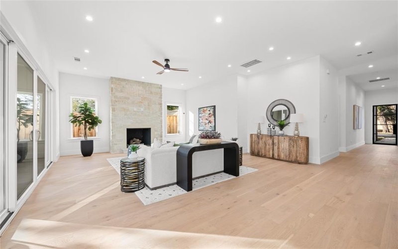 4426 Bonham Street, Dallas, TX 75229, 5 Habitaciones Habitaciones , ,6 BañosBaños,Residential,En Venta,4426 Bonham Street,0,21122250