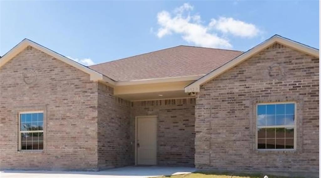 2923 E Pepperidge Drive, Lancaster, TX 75134, 3 Bedrooms Bedrooms, ,2 BathroomsBathrooms,Residential,For Sale,2923 E Pepperidge Drive,0,21122328