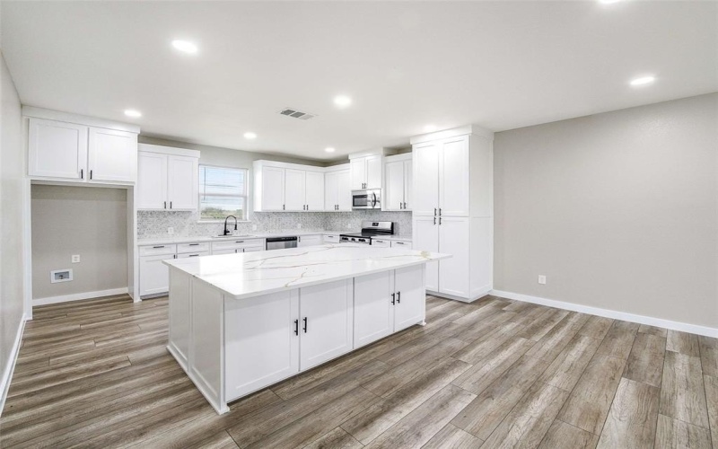 1061 Zmolek Road, Ennis, TX 75119, 5 Bedrooms Bedrooms, ,3 BathroomsBathrooms,Residential,For Sale,1061 Zmolek Road,0,21122487