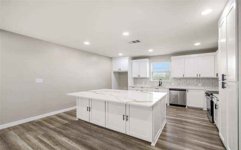 1061 Zmolek Road, Ennis, TX 75119, 5 Bedrooms Bedrooms, ,3 BathroomsBathrooms,Residential,For Sale,1061 Zmolek Road,0,21122487