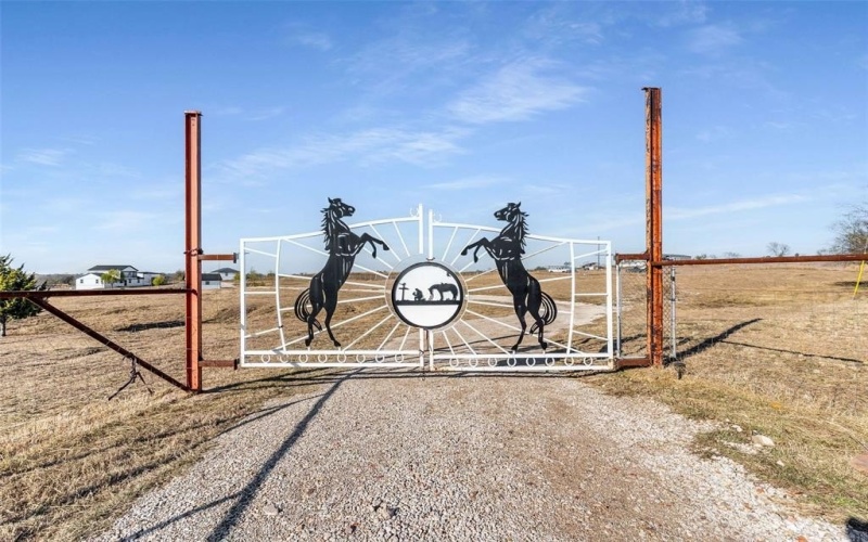 1061 Zmolek Road, Ennis, TX 75119, 5 Bedrooms Bedrooms, ,3 BathroomsBathrooms,Residential,For Sale,1061 Zmolek Road,0,21122487