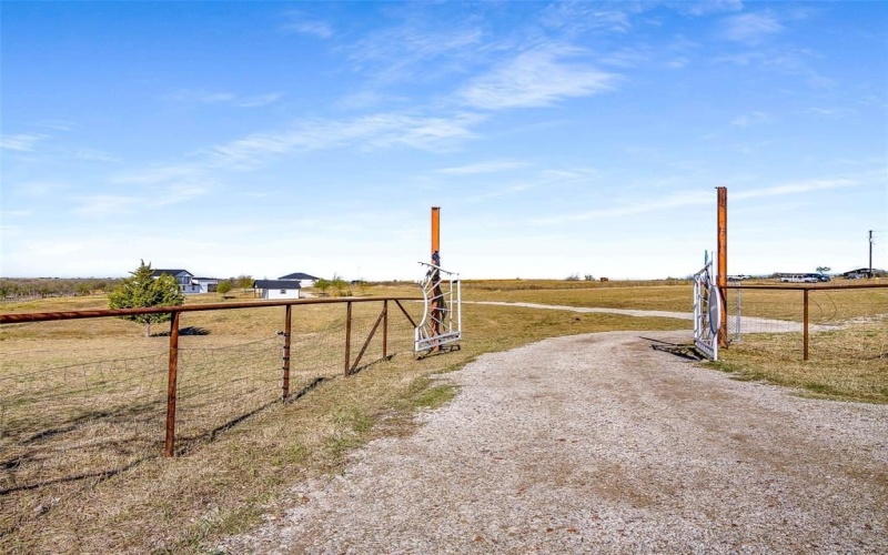 1061 Zmolek Road, Ennis, TX 75119, 5 Bedrooms Bedrooms, ,3 BathroomsBathrooms,Residential,For Sale,1061 Zmolek Road,0,21122487