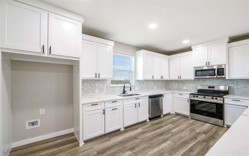 1061 Zmolek Road, Ennis, TX 75119, 5 Bedrooms Bedrooms, ,3 BathroomsBathrooms,Residential,For Sale,1061 Zmolek Road,0,21122487