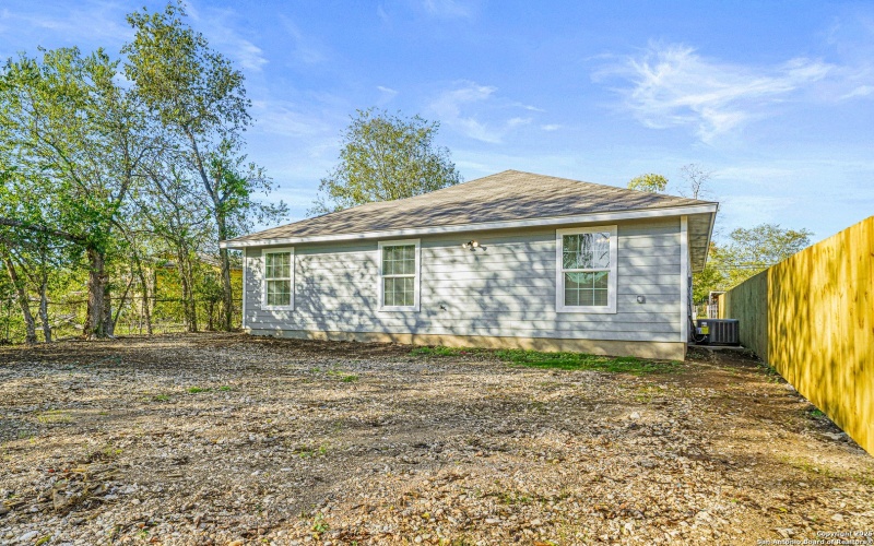 250 Bundy, San Antonio, TX 78220, 4 Habitaciones Habitaciones , ,2 BañosBaños,Residential,En Venta,250 Bundy,0,1925947