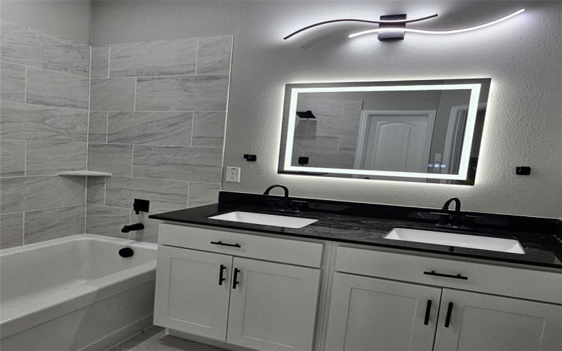 200 E 1st North Street, Kaufman, TX 75142, 4 Habitaciones Habitaciones , ,2 BañosBaños,Residential,En Venta,200 E 1st North Street,0,21122764