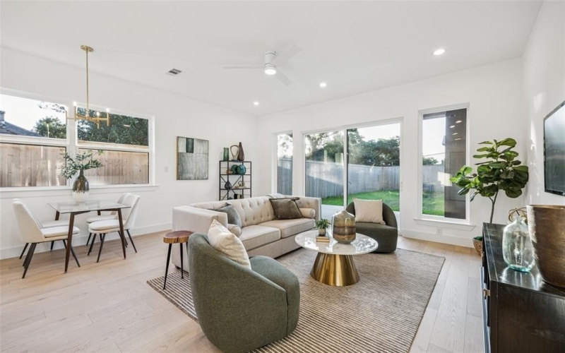 5633 East Side Avenue, Dallas, TX 75214, 3 Bedrooms Bedrooms, ,2 BathroomsBathrooms,Residential,For Sale,5633 East Side Avenue,0,21123011