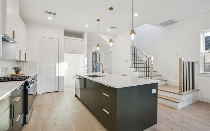 5633 East Side Avenue, Dallas, TX 75214, 3 Bedrooms Bedrooms, ,2 BathroomsBathrooms,Residential,For Sale,5633 East Side Avenue,0,21123011