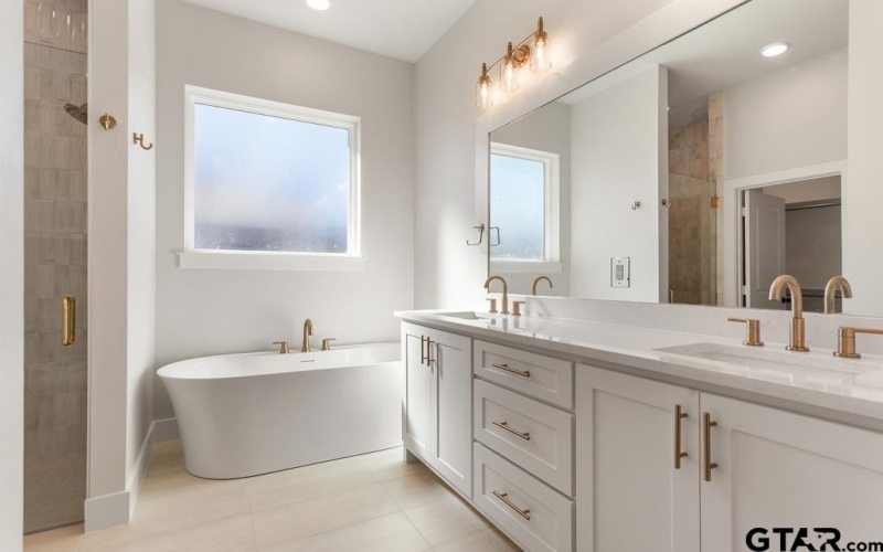 9248 Villas Ct, Tyler, TX 75703, 4 Bedrooms Bedrooms, ,2 BathroomsBathrooms,Residential,For Sale,9248 Villas Ct,0,25017340