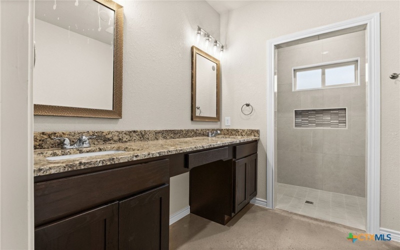 412 W Avenue C, Copperas Cove, TX 76522, 3 Habitaciones Habitaciones , ,2 BañosBaños,Residential,En Venta,412 W Avenue C,0,590138