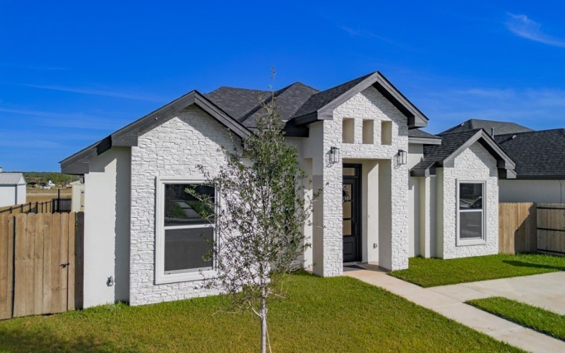 3191 Ethel Drive, Eagle Pass, TX 78852, 3 Bedrooms Bedrooms, ,2 BathroomsBathrooms,Residential,For Sale,3191 Ethel Drive,0,81898