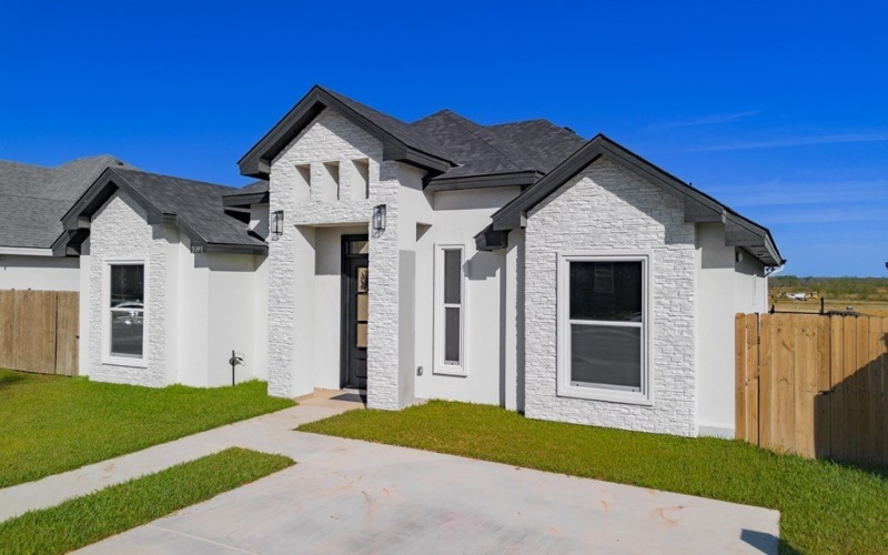 3191 Ethel Drive, Eagle Pass, TX 78852, 3 Bedrooms Bedrooms, ,2 BathroomsBathrooms,Residential,For Sale,3191 Ethel Drive,0,81898