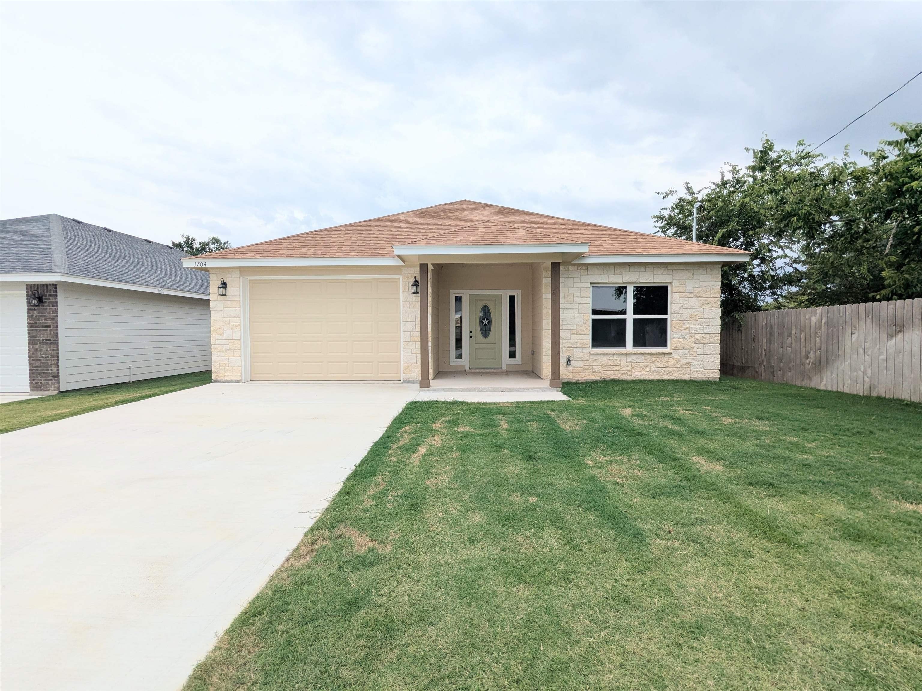1704 E Avenue G, Lampasas, TX 76550, 3 Bedrooms Bedrooms, ,2 BathroomsBathrooms,Residential,For Sale,1704 E Avenue G,169346