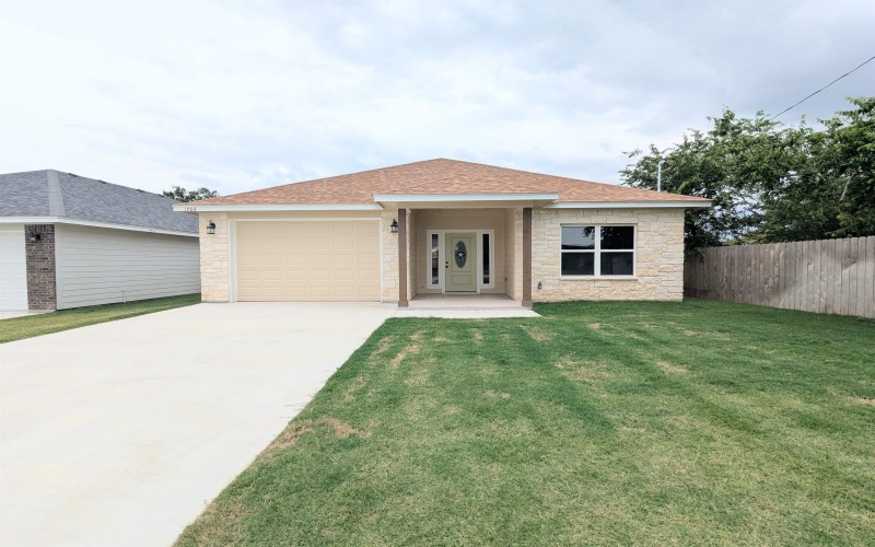 1704 E Avenue G, Lampasas, TX 76550, 3 Bedrooms Bedrooms, ,2 BathroomsBathrooms,Residential,For Sale,1704 E Avenue G,169346