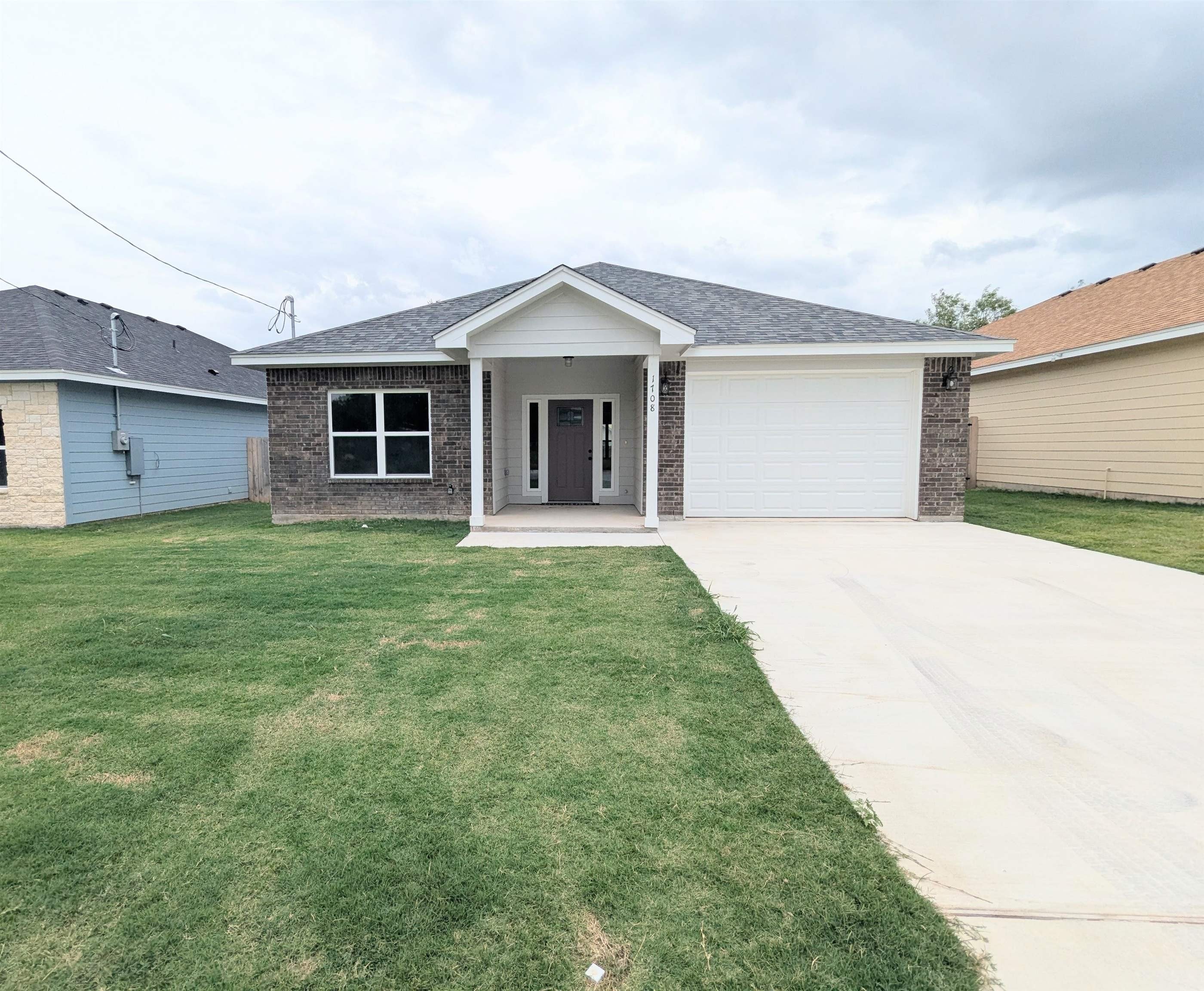 1708 E Ave G, Lampasas, TX 76550, 3 Bedrooms Bedrooms, ,2 BathroomsBathrooms,Residential,For Sale,1708 E Ave G,0,169366