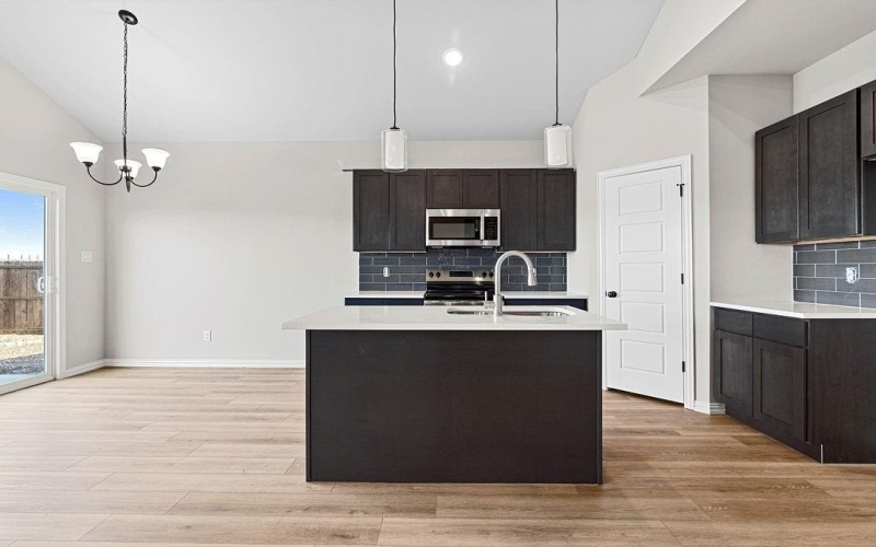 208 Lead Creek Drive, Fort Worth, TX 76131, 4 Habitaciones Habitaciones , ,2 BañosBaños,Residential,En Venta,208 Lead Creek Drive,0,21125057