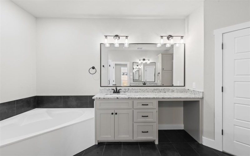 825 Forward Pass Drive, Hewitt, TX 76643, 4 Habitaciones Habitaciones , ,2 BañosBaños,Residential,En Venta,825 Forward Pass Drive,0,21122828