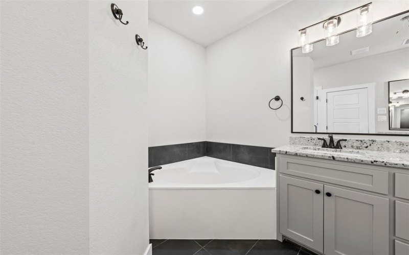 825 Forward Pass Drive, Hewitt, TX 76643, 4 Habitaciones Habitaciones , ,2 BañosBaños,Residential,En Venta,825 Forward Pass Drive,0,21122828