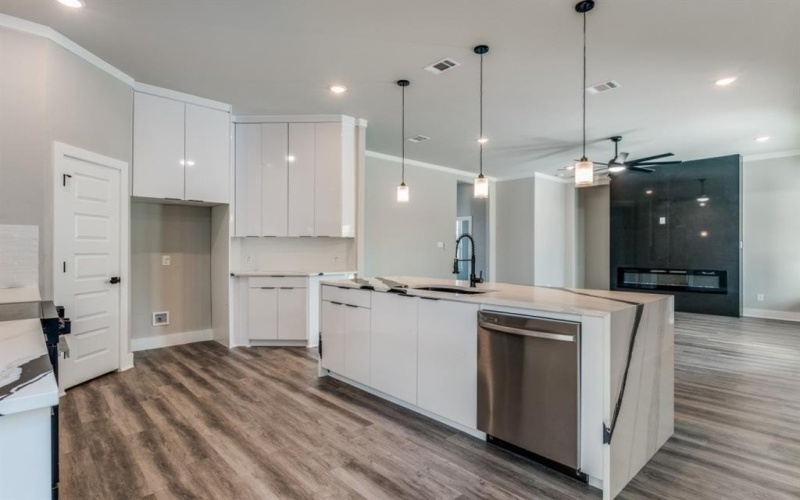 803 Rayenell Avenue, Dallas, TX 75217, 4 Habitaciones Habitaciones , ,2 BañosBaños,Residential,En Venta,803 Rayenell Avenue,0,21124135