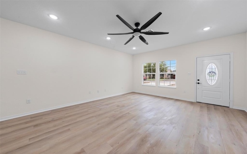 207 N Harrison Street, McGregor, TX 76657, 3 Habitaciones Habitaciones , ,2 BañosBaños,Residential,En Venta,207 N Harrison Street,0,21124263