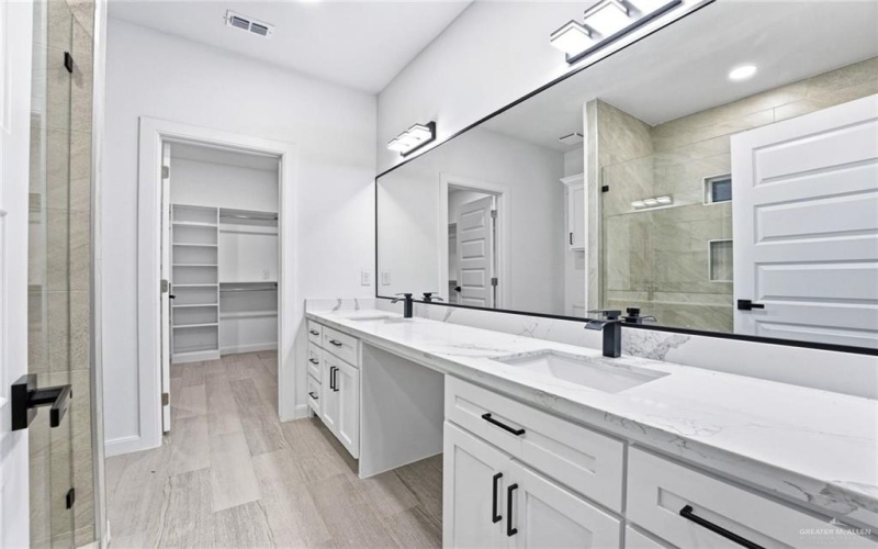 3921 Zimmerius Avenue, McAllen, TX 78504, 3 Bedrooms Bedrooms, ,3 BathroomsBathrooms,Residential,For Sale,3921 Zimmerius Avenue,0,488151