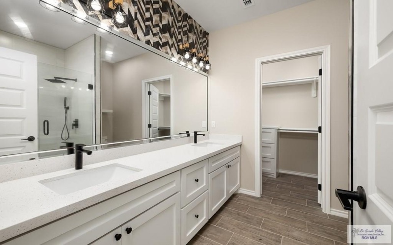 308 N LEON AVE, ELSA, TX 78543, 3 Habitaciones Habitaciones , ,2 BañosBaños,Residential,En Venta,308 N LEON AVE,0,29765117