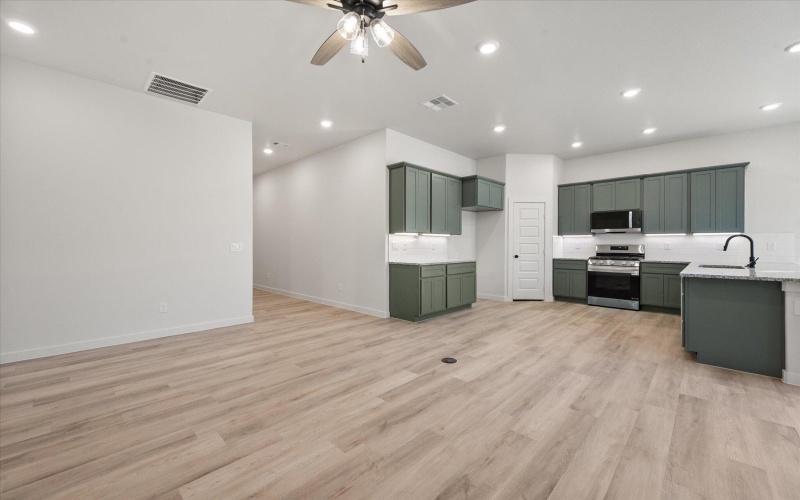 7009 56th Street, Lubbock, TX 79407, 4 Habitaciones Habitaciones , ,2 BañosBaños,Residential,En Venta,7009 56th Street,0,202563776