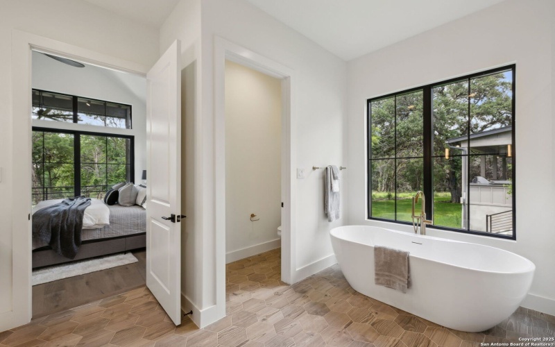 236 Riverfront Dr., New Braunfels, TX 78132, 4 Bedrooms Bedrooms, ,5 BathroomsBathrooms,Residential,For Sale,236 Riverfront Dr.,0,1759195