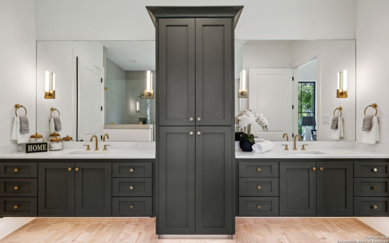 236 Riverfront Dr., New Braunfels, TX 78132, 4 Bedrooms Bedrooms, ,5 BathroomsBathrooms,Residential,For Sale,236 Riverfront Dr.,0,1759195