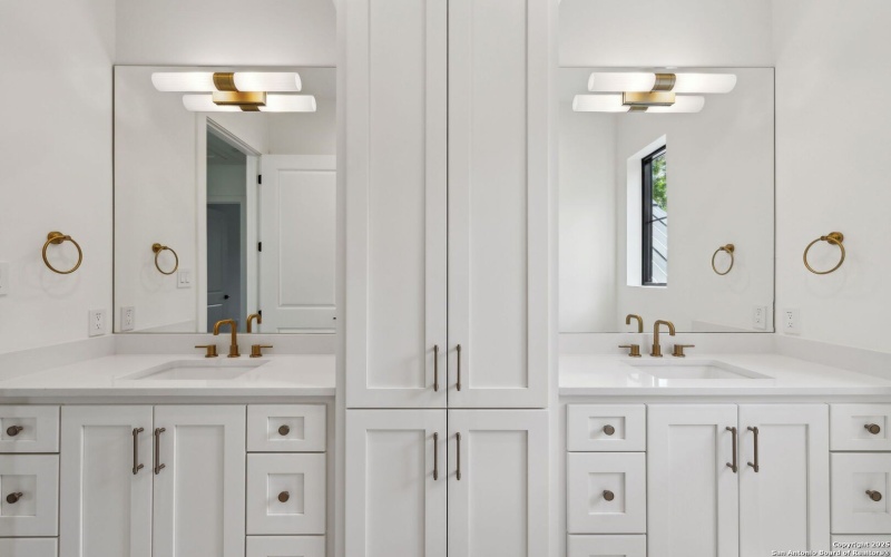 236 Riverfront Dr., New Braunfels, TX 78132, 4 Bedrooms Bedrooms, ,5 BathroomsBathrooms,Residential,For Sale,236 Riverfront Dr.,0,1759195