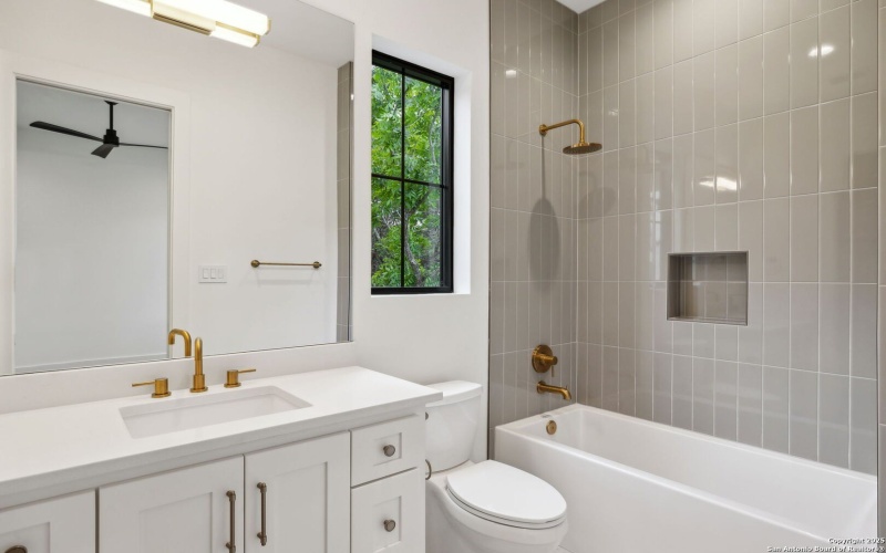 236 Riverfront Dr., New Braunfels, TX 78132, 4 Bedrooms Bedrooms, ,5 BathroomsBathrooms,Residential,For Sale,236 Riverfront Dr.,0,1759195