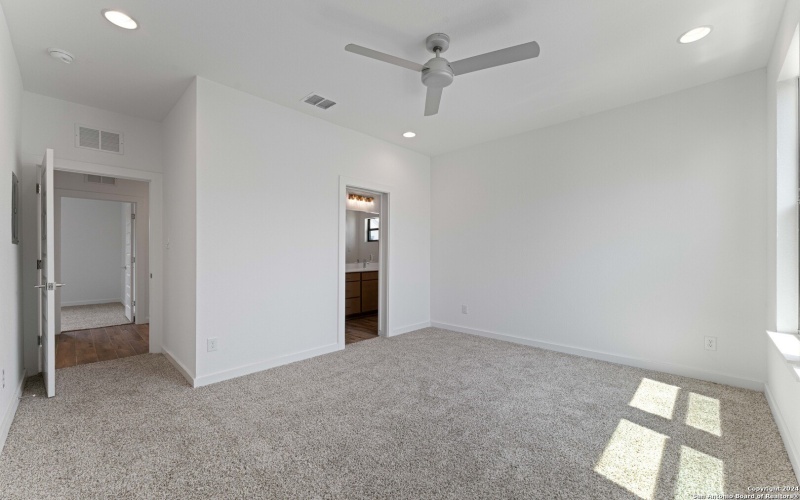 914 N Olive #101, San Antonio, TX 78202, 3 Bedrooms Bedrooms, ,2 BathroomsBathrooms,Residential,For Sale,914 N Olive #101,0,1781485