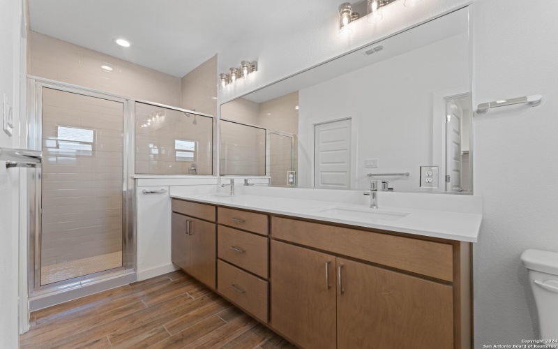 914 N Olive #101, San Antonio, TX 78202, 3 Bedrooms Bedrooms, ,2 BathroomsBathrooms,Residential,For Sale,914 N Olive #101,0,1781485