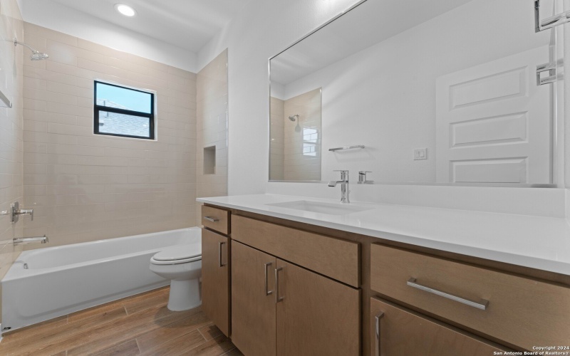 914 N Olive #101, San Antonio, TX 78202, 3 Bedrooms Bedrooms, ,2 BathroomsBathrooms,Residential,For Sale,914 N Olive #101,0,1781485