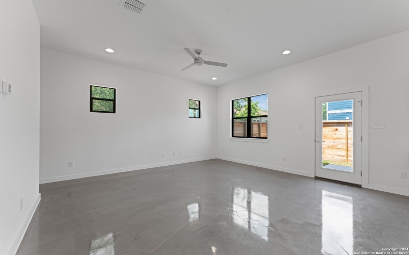 914 N Olive #101, San Antonio, TX 78202, 3 Bedrooms Bedrooms, ,2 BathroomsBathrooms,Residential,For Sale,914 N Olive #101,0,1781485