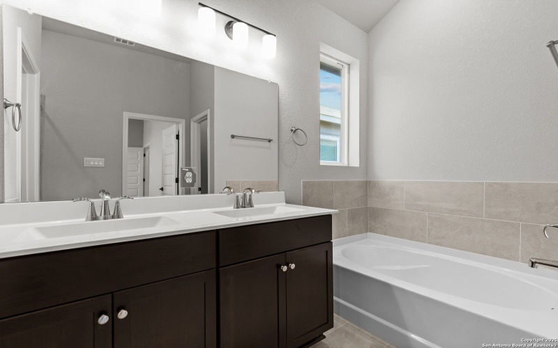 2720 Rio Primero, Seguin, TX 78155, 4 Habitaciones Habitaciones , ,2 BañosBaños,Residential,En Venta,2720 Rio Primero,0,1817317