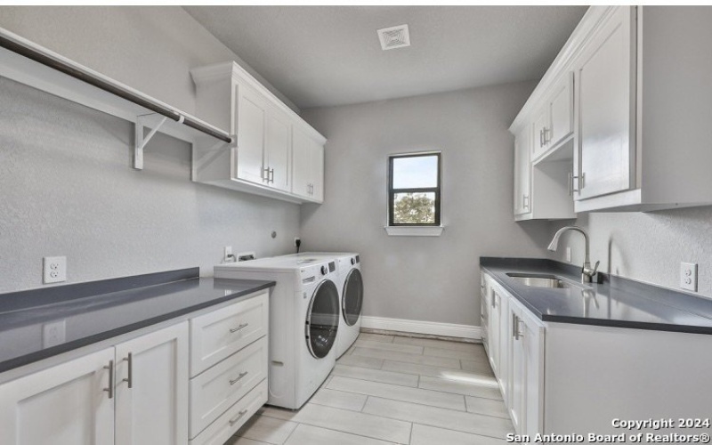 732 Salt Grass Trail, Bandera, TX 78003, 3 Habitaciones Habitaciones , ,2 BañosBaños,Residential,En Venta,732 Salt Grass Trail,0,1822846