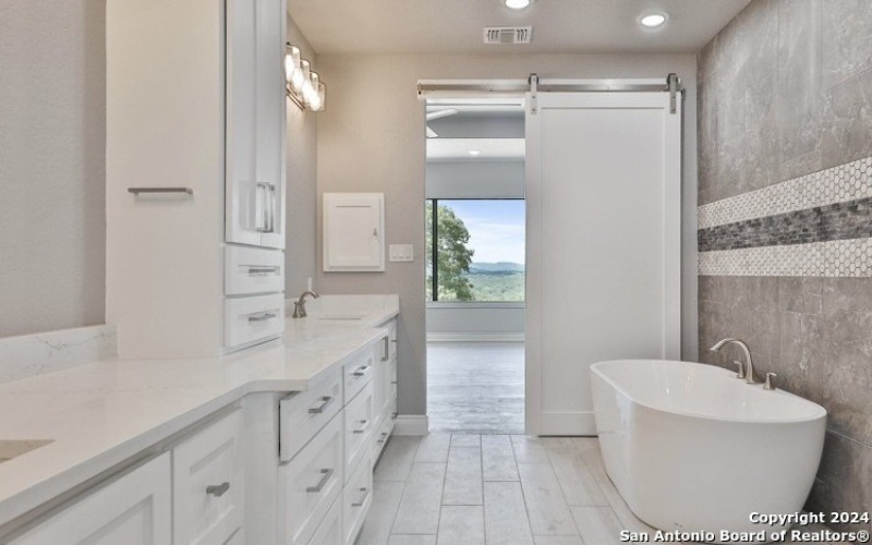 732 Salt Grass Trail, Bandera, TX 78003, 3 Habitaciones Habitaciones , ,2 BañosBaños,Residential,En Venta,732 Salt Grass Trail,0,1822846