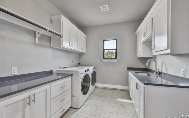 732 Salt Grass Trail, Bandera, TX 78003, 3 Habitaciones Habitaciones , ,2 BañosBaños,Residential,En Venta,732 Salt Grass Trail,0,1822846