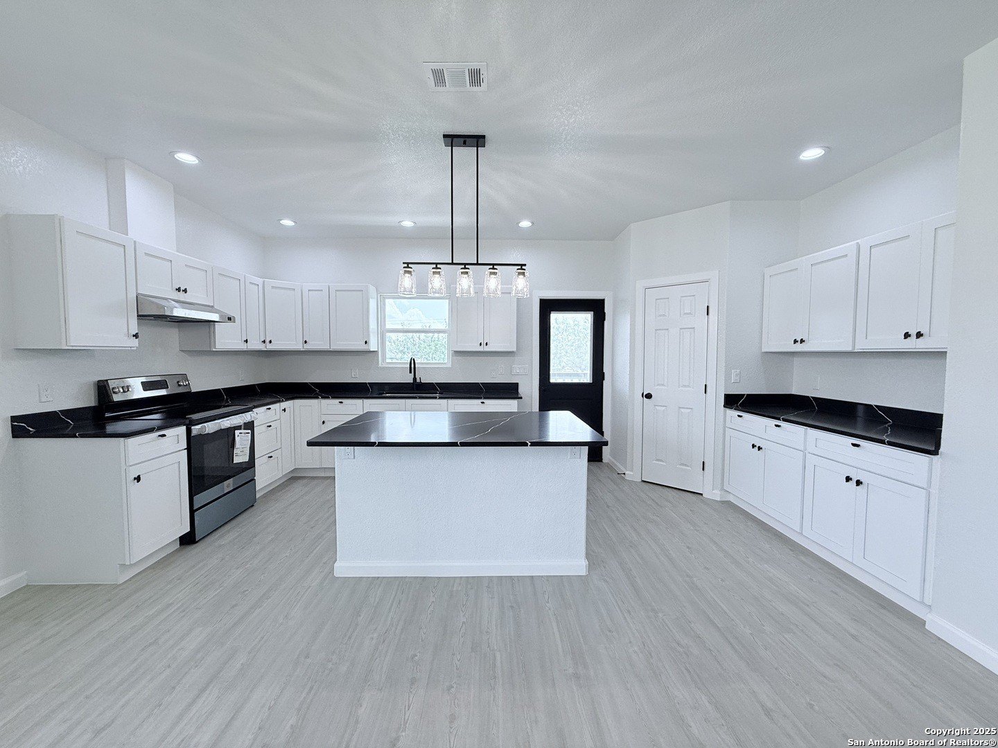 104 Flor Del Sol, San Antonio, TX 78264, 4 Bedrooms Bedrooms, ,2 BathroomsBathrooms,Residential,For Sale,104 Flor Del Sol,0,1853383