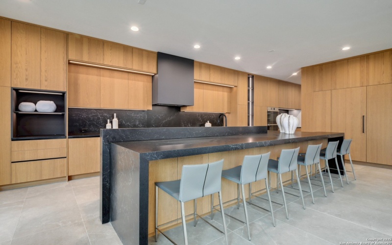 24619 Cliff Line, San Antonio, TX 78257, 6 Bedrooms Bedrooms, ,7 BathroomsBathrooms,Residential,For Sale,24619 Cliff Line,0,1853786