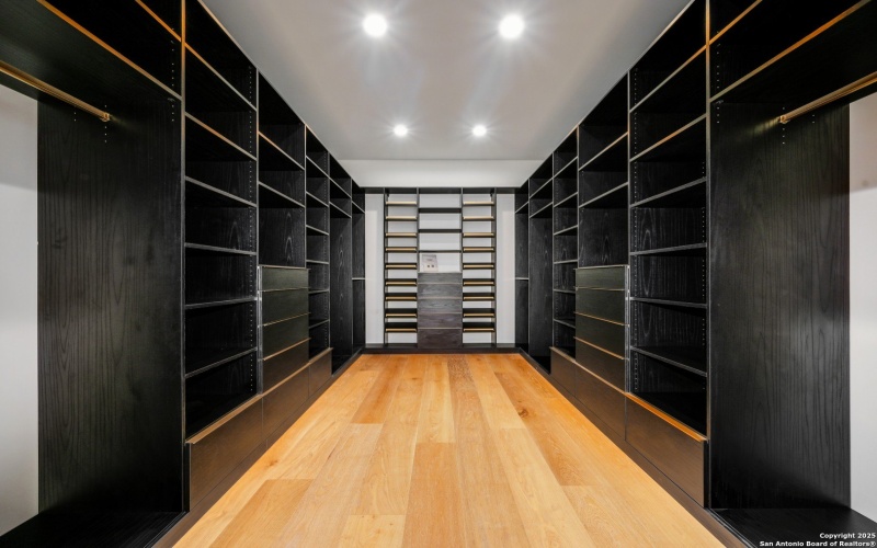 24619 Cliff Line, San Antonio, TX 78257, 6 Bedrooms Bedrooms, ,7 BathroomsBathrooms,Residential,For Sale,24619 Cliff Line,0,1853786