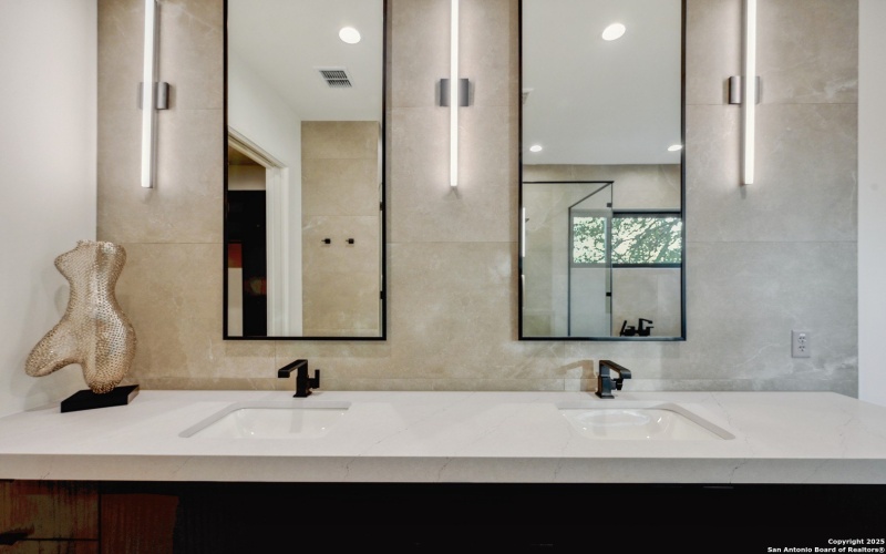 24619 Cliff Line, San Antonio, TX 78257, 6 Bedrooms Bedrooms, ,7 BathroomsBathrooms,Residential,For Sale,24619 Cliff Line,0,1853786