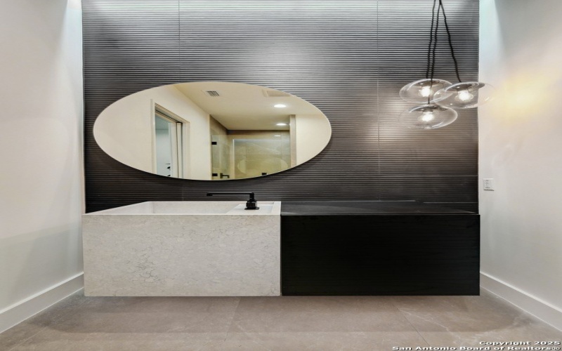 24619 Cliff Line, San Antonio, TX 78257, 6 Bedrooms Bedrooms, ,7 BathroomsBathrooms,Residential,For Sale,24619 Cliff Line,0,1853786